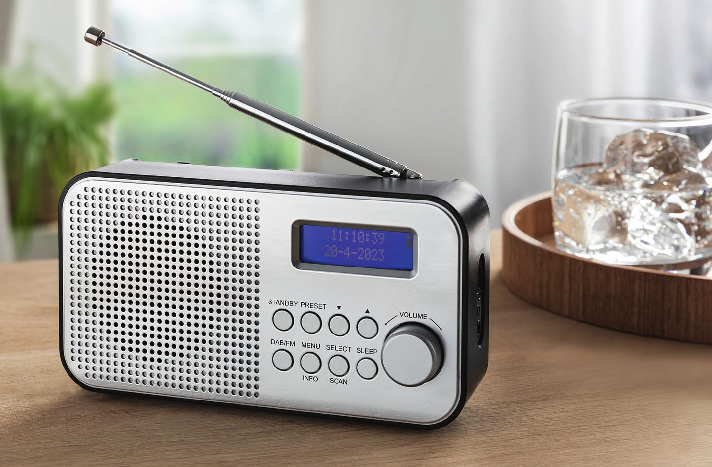 NEWTRO TRAGBARES DAB-Radio MIT INTEGRIERTEM AKKU (DAB/FM-Radio, Lautsprecher, KOPFHÖRERANSCHLUSS, TASTENSTEUERUNG, SENDERSPEICHER, TELESKOPANTENNE)